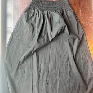 Chico’s Black Ruched Waist Flowy Midi Skirt – New With Tags